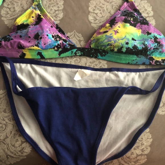 Two piece swimsuit - Picture 2 of 2